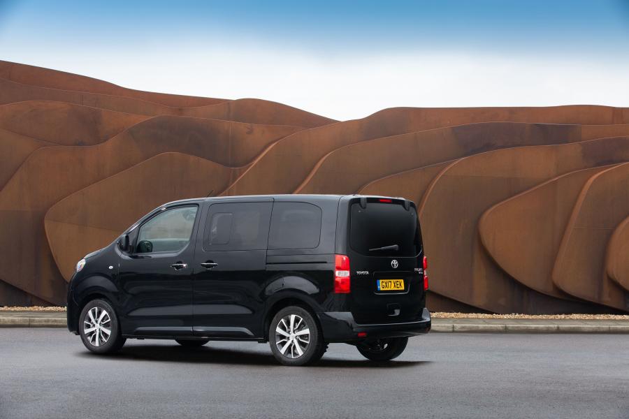  Toyota ProAce Verso Compact 2016 года  (UK) (фото 22 из 24)